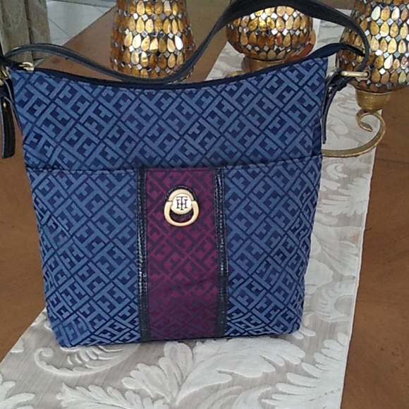 Tommy Hilfiger Tote - Picture 1 of 8